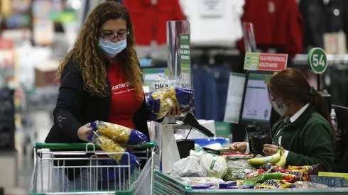 ¿Se debe postular o renovar a la Tarjeta Junaeb 2024?