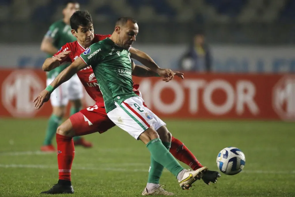Marcelo Díaz fue su compañero en Audax Italiano. Foto: Marco Vasquez/Photosport