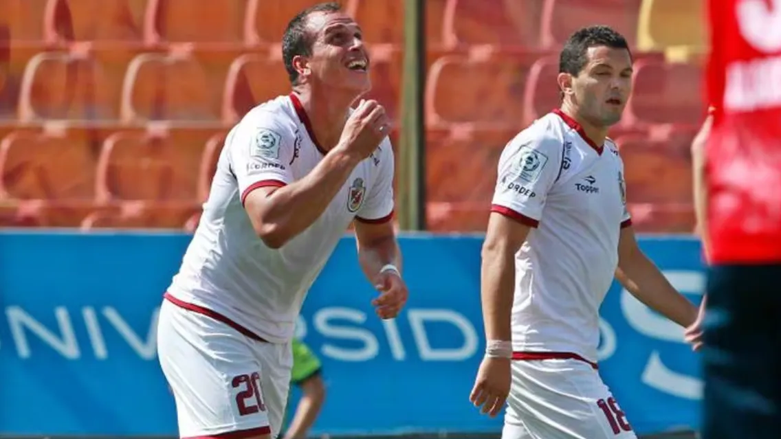 Pezzarossi jugando en Deportes La Serena. Photosport