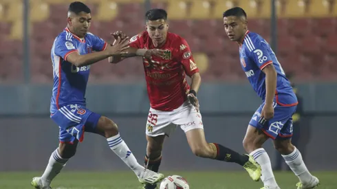 Universidad de Chile y Unión Española se miden en Santa Laura.