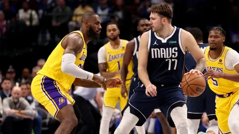 Duelo de infarto entre LeBron James y Luka Doncic.