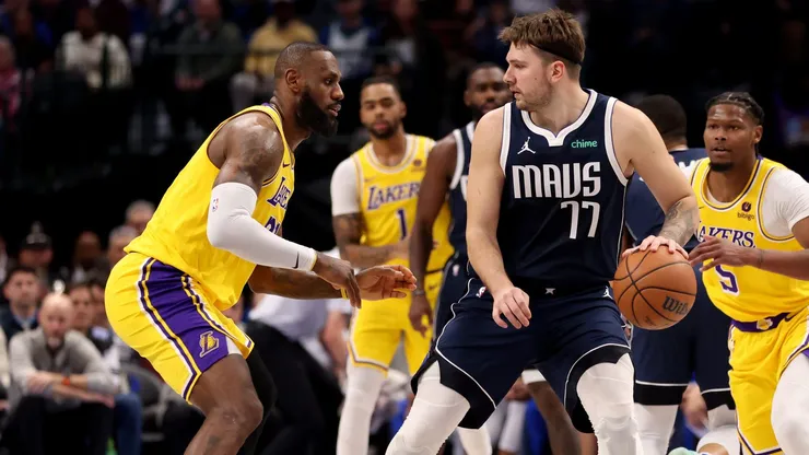 Duelo de infarto entre LeBron James y Luka Doncic.