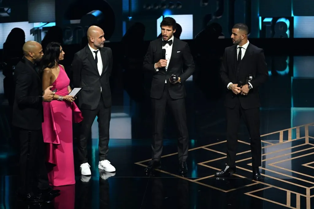 Casi al mismo tiempo que Kyle Walker era premiado en los The Best, su amante lo echaba al agua revelando detalles de su doble vida.