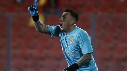 Fabián Cerda jugando por Curicó Unido vs. Unión Española en Santa Laura.