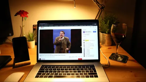 ¿Se te pegan los videos en YouTube?