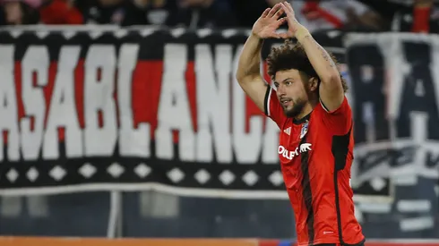 Peñarol confirma interés por Maxi Falcón y advierten: "Hay un lío que solucionar"