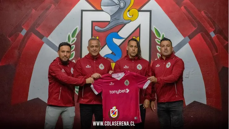 Arturo Sanhueza vuelve al fútbol: Será parte de Deportes La Serena