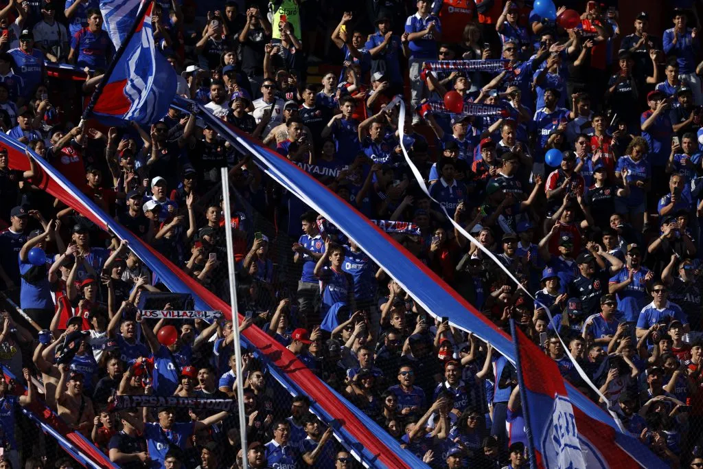 Los hinchas de Universidad de Chila agotan rápido los tickets para la Copa de Verano. Foto: Andres Pina/Photosport