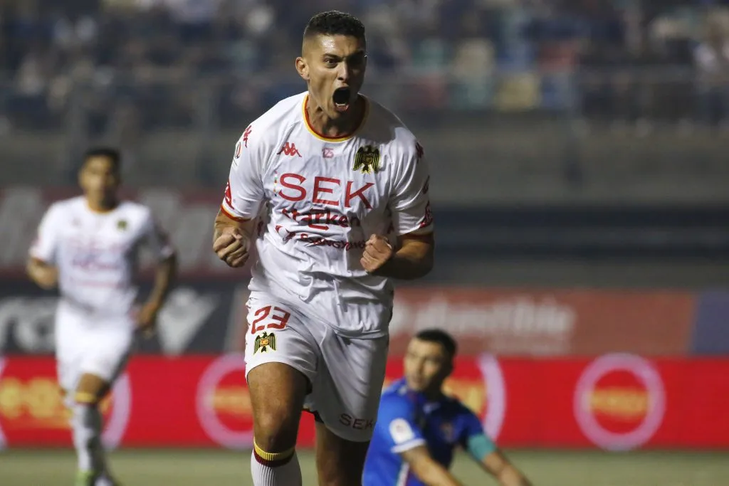 Leandro Garate festeja con mucha efusividad un gol que le anotó al Audax Italiano. (Jonnathan Oyarzun/Photosport).