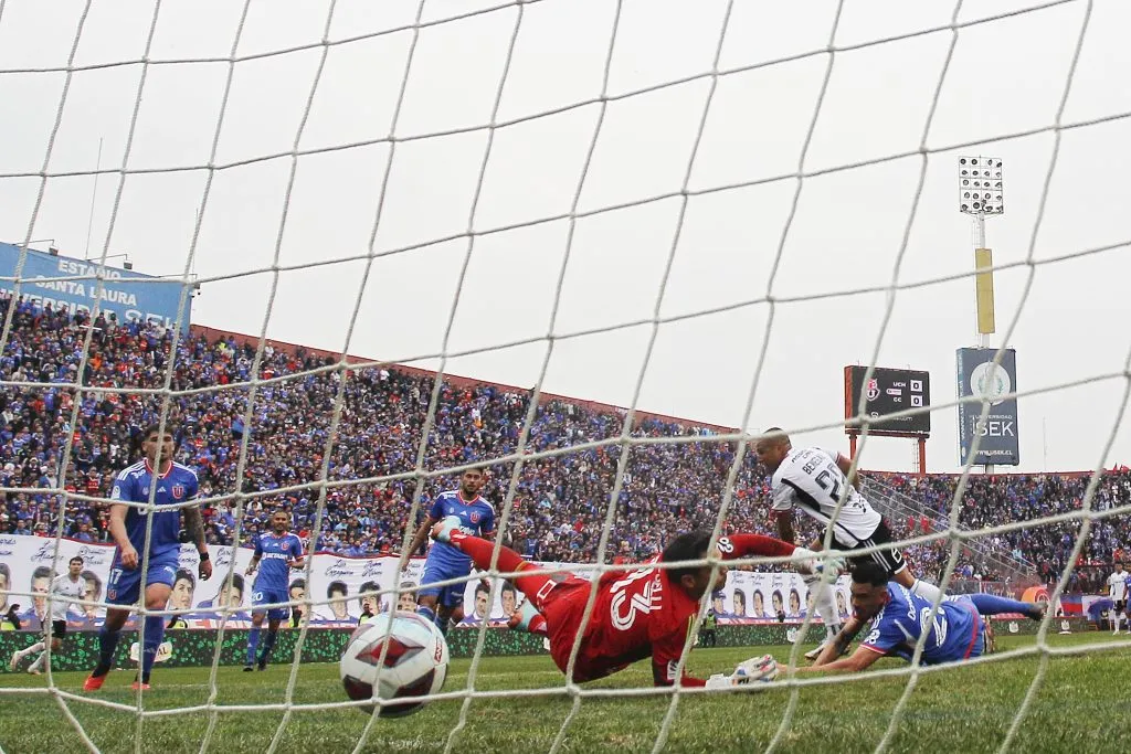 Leandro Benegas le marcó a Universidad de Chile en el Superclásico. Foto: Felipe Zanca/Photosport