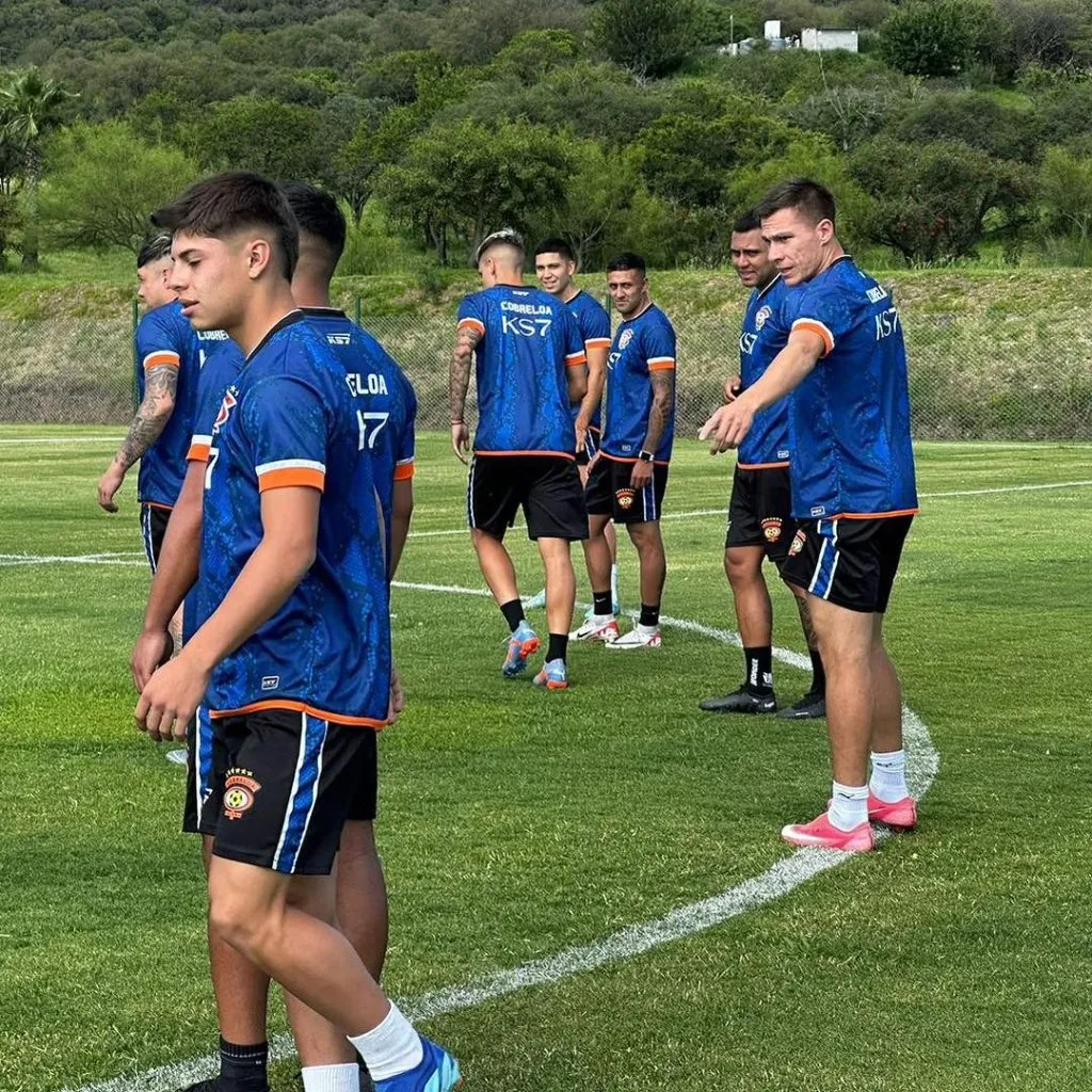 Cobreloa comenzó sus trabajos en la ciudad de Córdoba este domingo 14 de enero. | Foto: Cobreloa