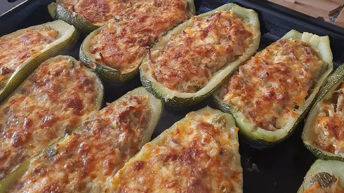 Ingredientes y preparación de esta deliciosa receta de zapallo italiano relleno.