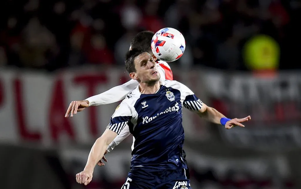Franco Soldano en acción por Gimnasia y Esgrima de La Plata. (Marcelo Endelli/Getty Images).