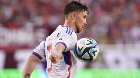 Felipe Loyola tuvo un gran 2023 siendo campeón con Huachipato y sumándose a la selección chilena. Ahora su futuro puede estar con Colo Colo.