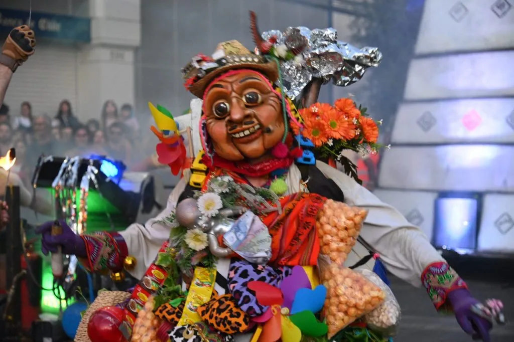 “La Pachakuna, Guardiana de Los Andes”, un pasacalles que presentó el recorrido de animales sagrados de la cultura andina en medio de las actividades de Teatro a Mil en San Bernardo.