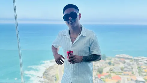 Jordhy Thompson se viraliza previo a su viaje a Rusia junto a una joven