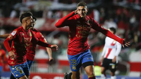 Garate celebra su gol frente a Curicó Unido.