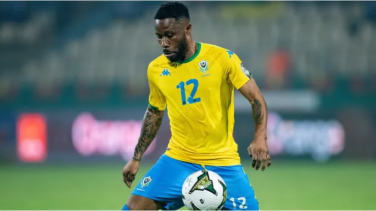 Guélor Kanga Kaku, jugador de Estrella Roja, provoca escándalo previo a Copa de África.
