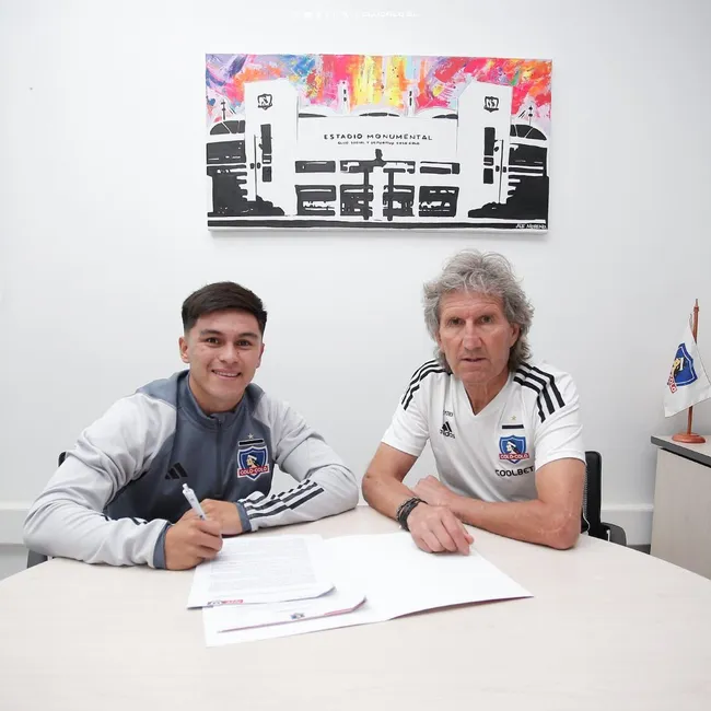 Bastián Silva firmó contrato profesional con los albos | Colo Colo