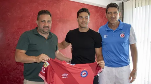 Presentación de Fernando Meza en su nuevo club.