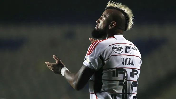 Arturo Vidal quedó de responder a una propuesta del América de Cali.