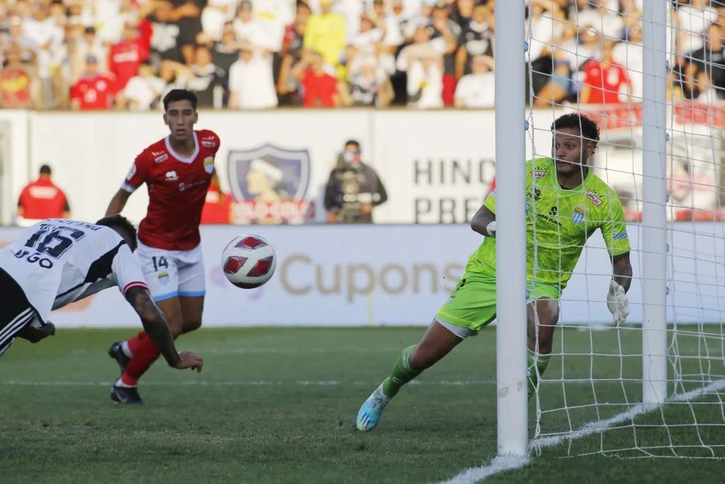 De palomita, Darío Lezcano le marcó a Magallanes en el Monumental. (Marcelo Hernández/Photosport).