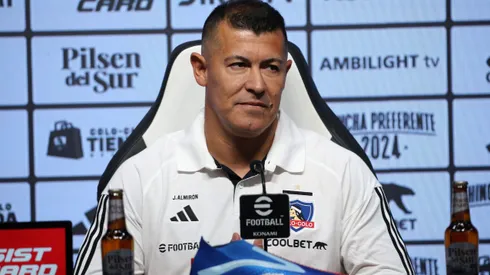 Jorge Almirón aseguró que su Colo Colo enamorará a los hinchas.