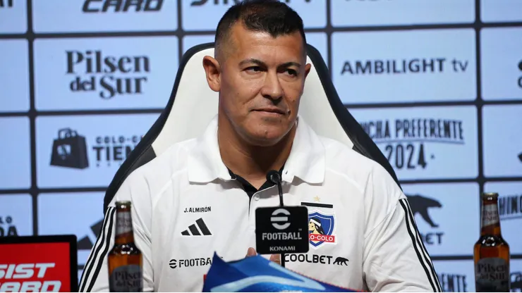 Jorge Almirón aseguró que su Colo Colo enamorará a los hinchas.