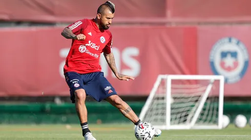 Arturo Vidal visitó la práctica de la selección chilena Sub 23 que se prepara para el Preolímpico 2024.