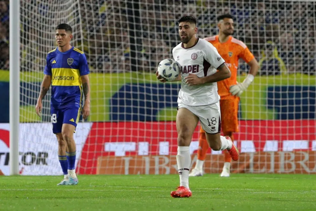 El delantero defendió la camiseta de Lanús, donde tiene contrato hasta 2025. (Photo by Daniel Jayo/Getty Images)