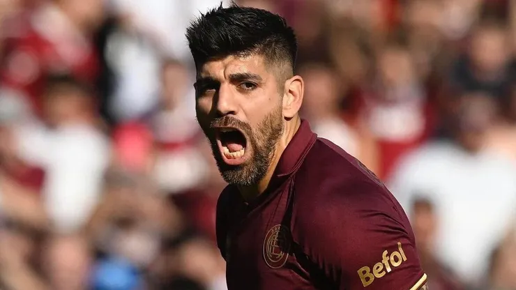 El delantero marcó 14 goles en el último torneo por Lanús.