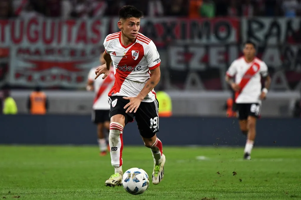 Claudio Echeverri se irá de River al Manchester City. Ni siquiera hará la pretemporada, pues fue citado a la Selección Sub 23. (Joaquín Camiletti/Getty Images).