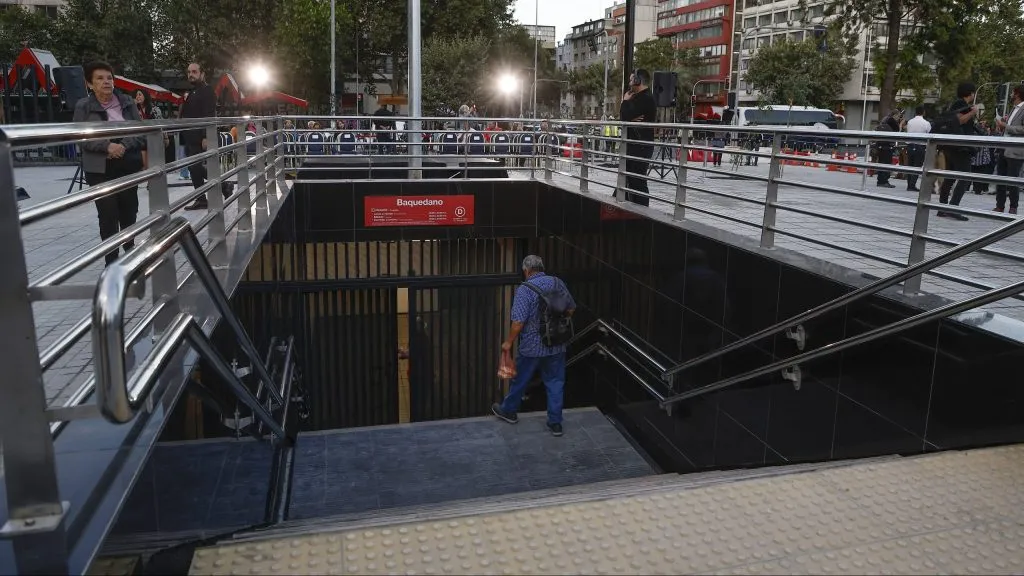 Santiago, 9 de enero de 2024
Autoridades realizan la reapertura de acceso a la estacion Baquedano Linea 1

Dragomir Yankovic/Aton Chile