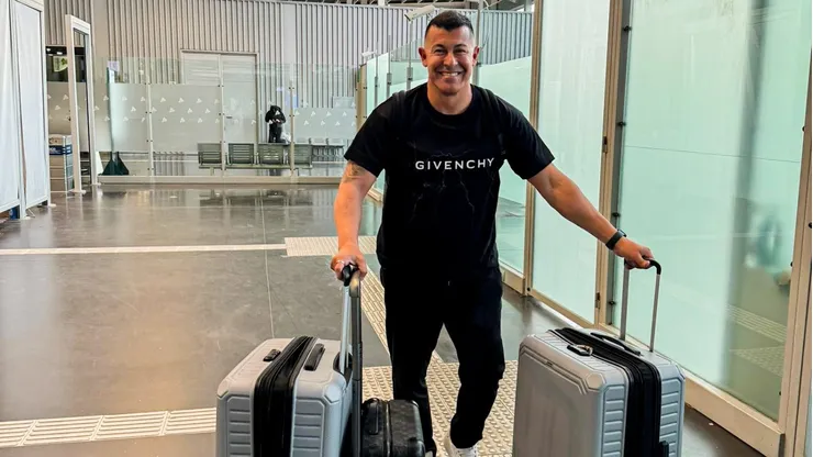Jorge Almirón llegó a Chile haciéndole un cariño a los hinchas de Colo Colo