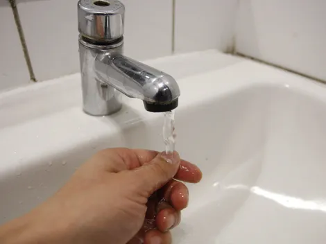 ¿A qué hora empieza el corte de agua en Santiago y a qué comunas?