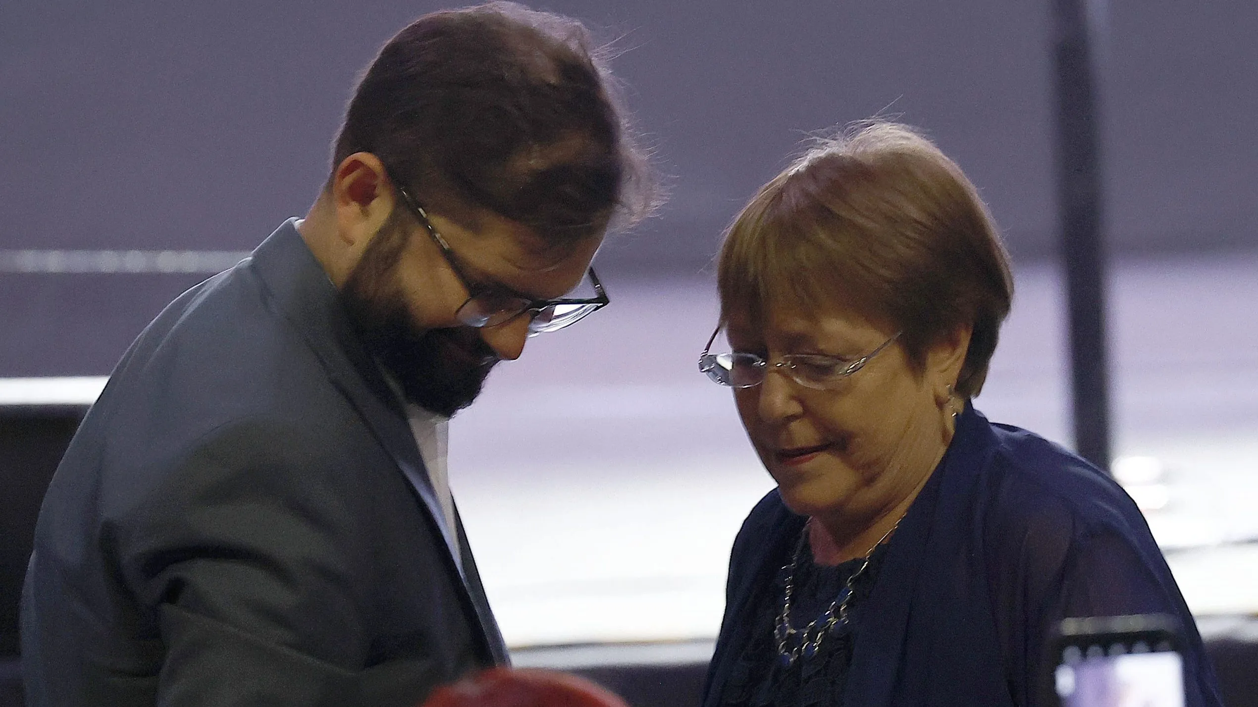 El Presidente de la República, Gabriel Boric junto a la expresidenta Michelle Bachelet se hicieron presentes en la actividad Mejores Pensiones para las Mujeres de Chile. (Foto: Dragomir Yankovic-Aton)