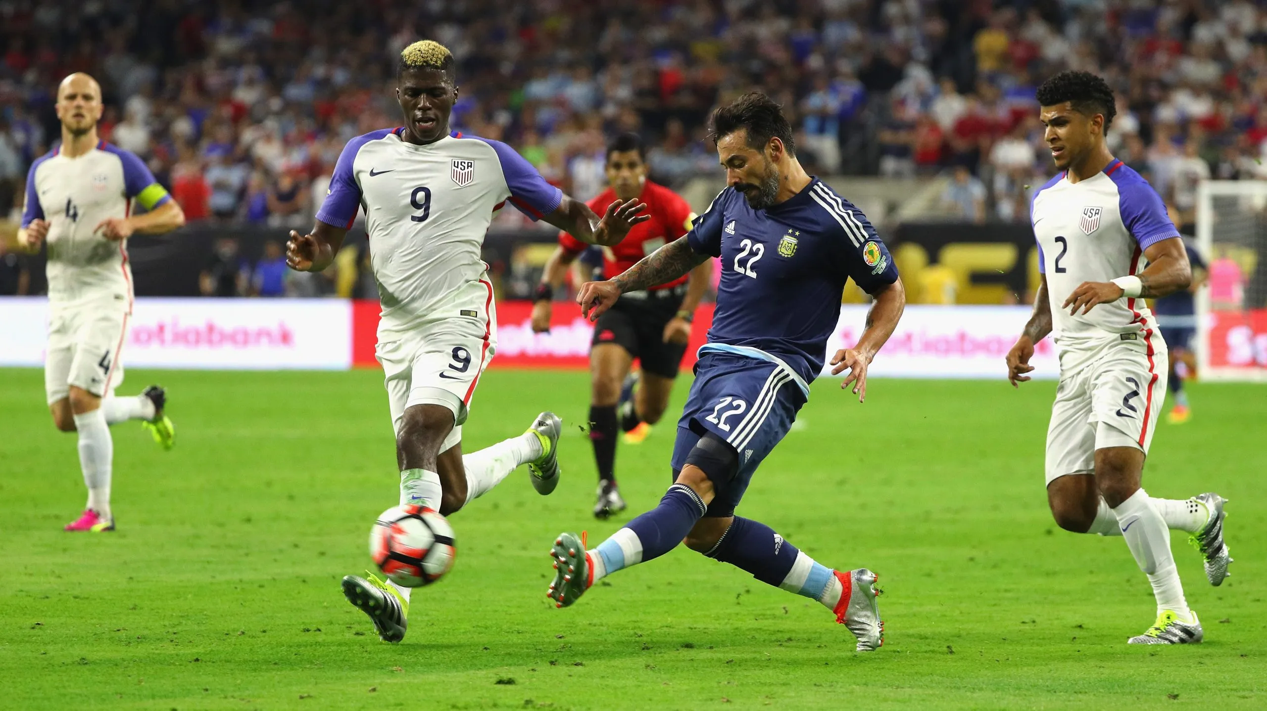 Lavezzi disputando la Semifinal frente a Estados Unidos en la Copa América Centenario, 2016
