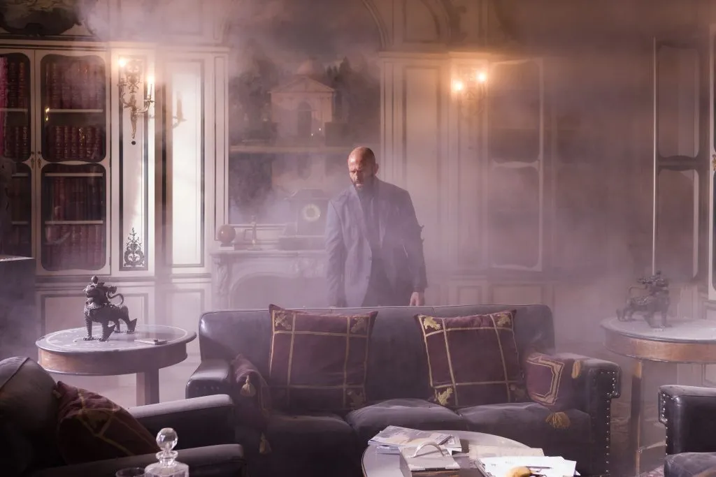 Como adivinaste, Jason Statham dejando todo patas para arriba en Beekeeper. Foto: Daniel Smith © 2024 Metro-Goldwyn-Mayer Pictures Inc. All Rights Reserved.