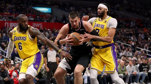 LOS ANGELES, CALIFORNIA - APRIL 05: Ivica Zubac #40 of the LA Clippers grabs a rebound between LeBron James #6 and Anthony Davis #3 of the Los Angeles Lakers during a 125-118 Clippers win at Crypto.com Arena on April 05, 2023 in Los Angeles, California. NOTE TO USER: User expressly acknowledges and agrees that, by downloading and or using this photograph, User is consenting to the terms and conditions of the Getty Images License Agreement. (Photo by Harry How/Getty Images)