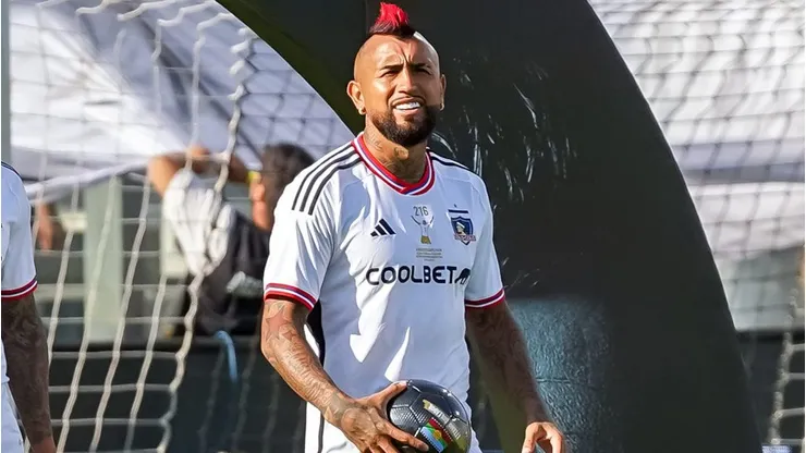 En el directorio de Blanco y Negro, el nombre de Arturo Vidal causa divisiones.