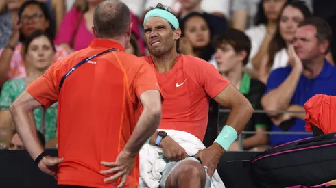 Rafael Nadal volvió al tenis tras un año fuera, en el ATP 250 de Brisbane, y sufrió una nueva lesión.