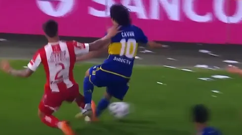 Franco Calderón le propinó una patada durísima a Edinson Cavani en un partido entre Unión Santa Fe y Boca Juniors.