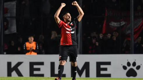 El delantero Ramón Ábila viene de jugar el año pasado en Colón de Santa Fe.