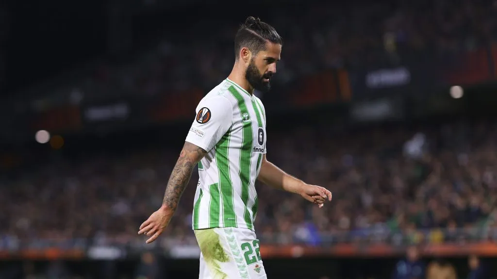 Isco Alarcón se lesionó de gravedad y Manuel Pellegrini pierde a un hombre clave en el Real Betis. Foto: Getty Images.