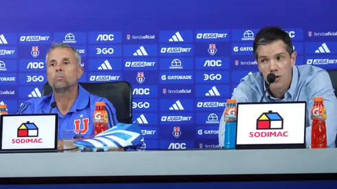 Michael Clark en la presentación del nuevo DT de la U, Gustavo Álvarez.