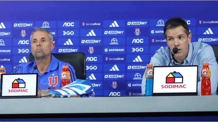 Michael Clark en la presentación del nuevo DT de la U, Gustavo Álvarez.