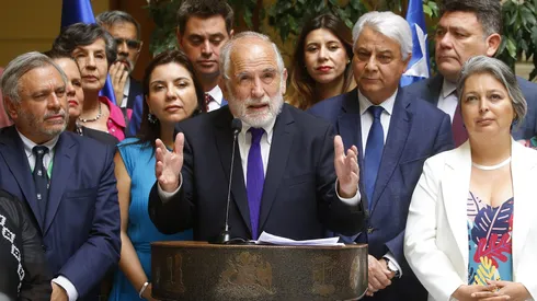 Punto de prensa del ministro Carlos Montes, luego de que se rechazará la acusación constitucional en su contra.