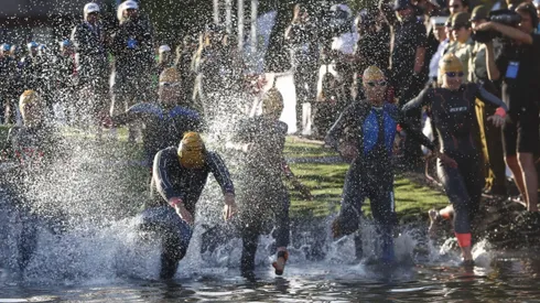 Natación, ciclismo y trote forman la combinación del IRONMAN 70.3 de Pucón, que este domingo se realiza.