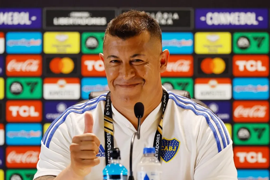 Almirón no dirige desde el 3 de noviembre del 2023, día en que perdió la final de la Copa Libertadores con Boca. | Foto: Getty Images