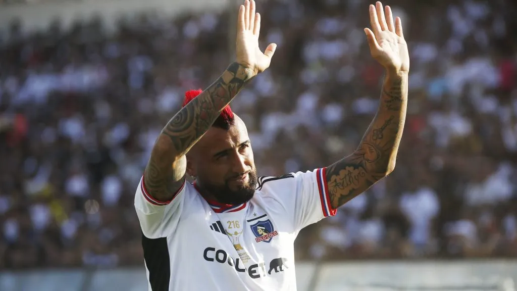 Arturo Vidal con la camiseta de Colo Colo
